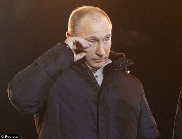 Putin llora después de anunciar el resultado de las elecciones, el cual le fue favorable.Fuente: The Daily Mail Online