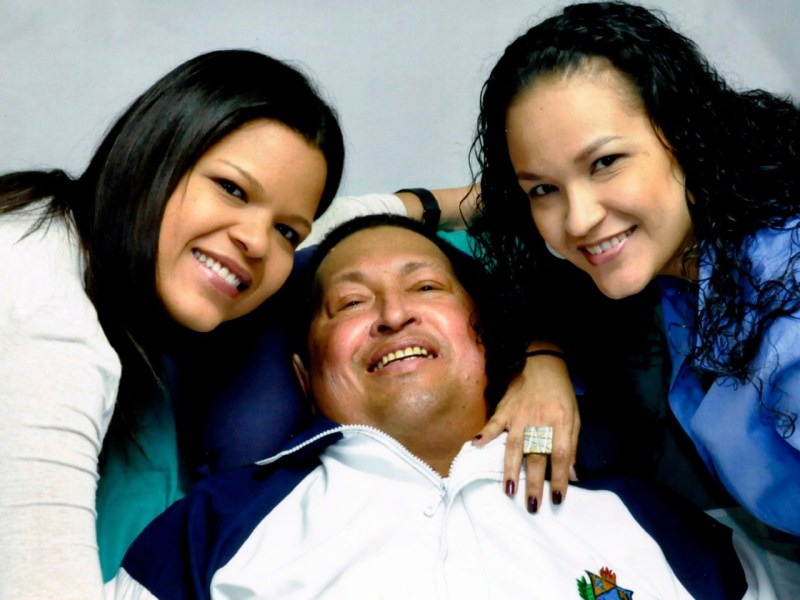 Esta es la última imagen que se tiene del presidente Chávez con vida. Fue difundida el mes pasado.Fuente: The Associated Press